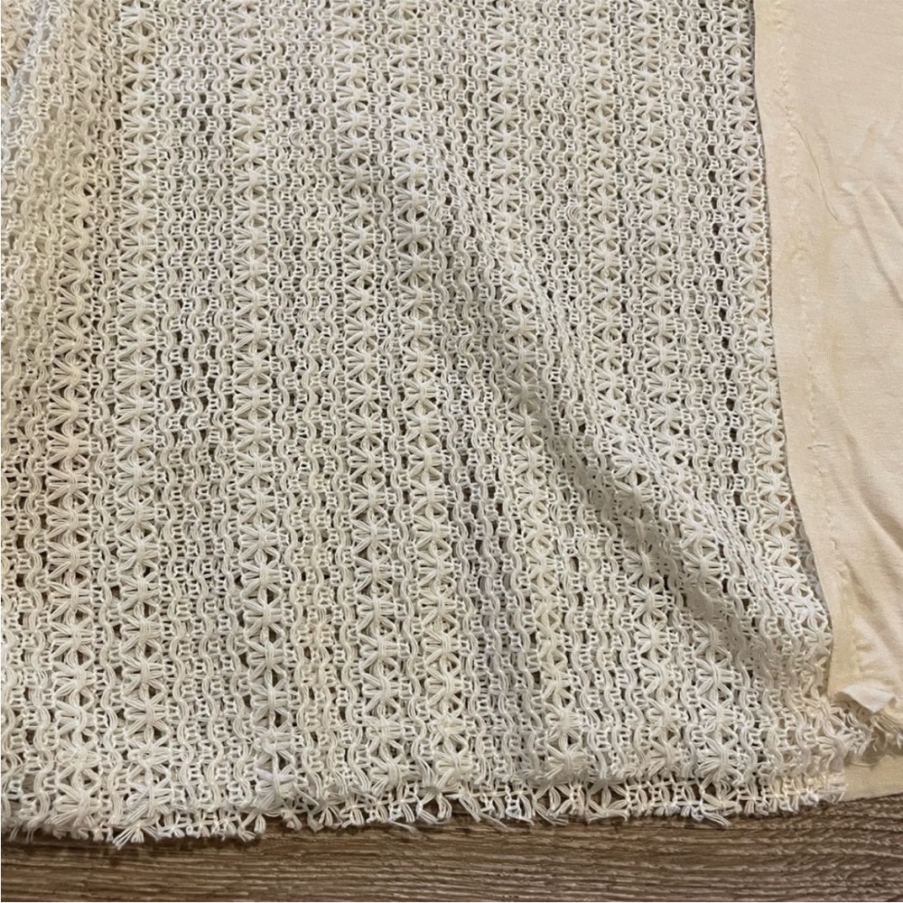 POL V-Neck Crochet Patch Oversized Top Size Medium - Picture 10 of 11